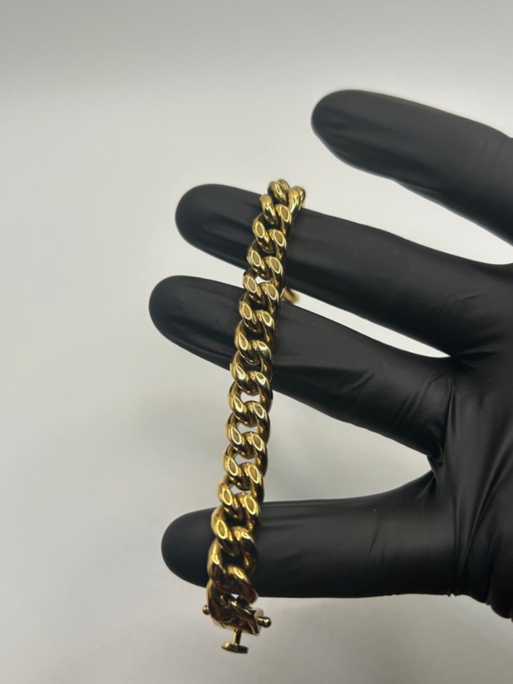 Bold Streetwear Gold Cuban Bracelet 10mm 7.5 Inch Stainless Steel Mens Solid